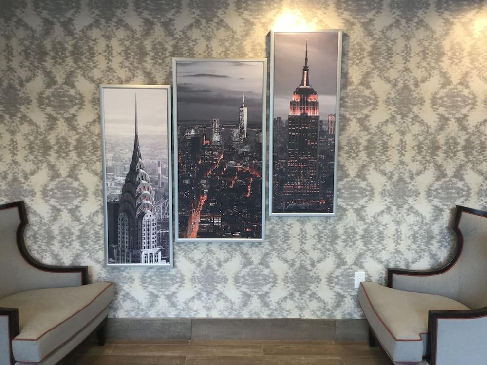 Ramada by Wyndham Bronx Terminal Interior