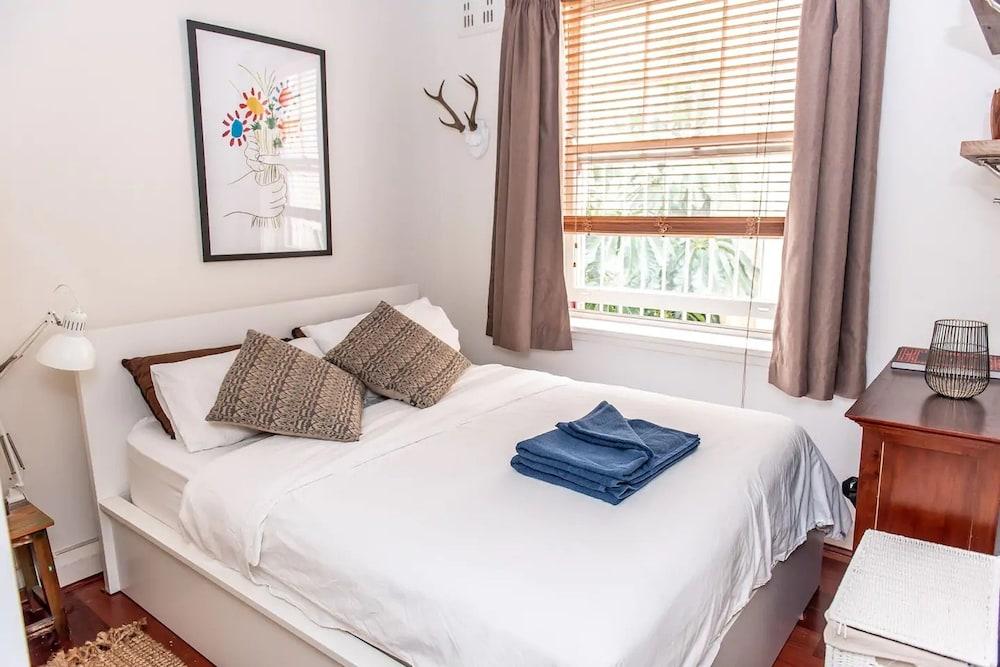 Chic Quiet Apt Close to Everything H404 Room
