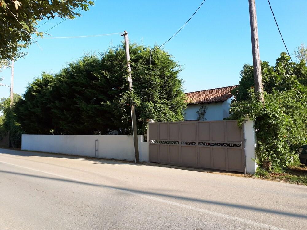 Ckiathi Exterior