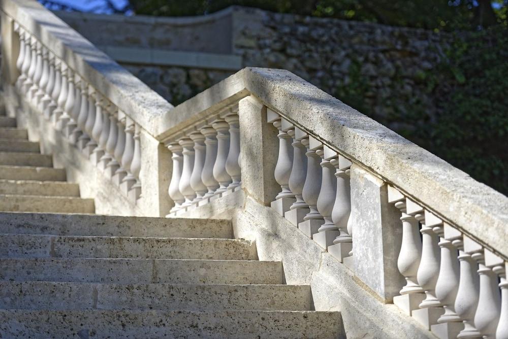 شامبر دوت شاتو رينون تفاصيل الفندق من الخارج