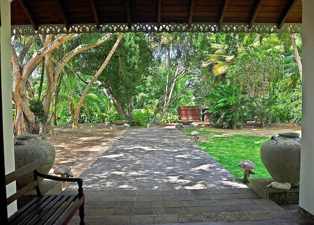 Villa Modarawaththa Exterior