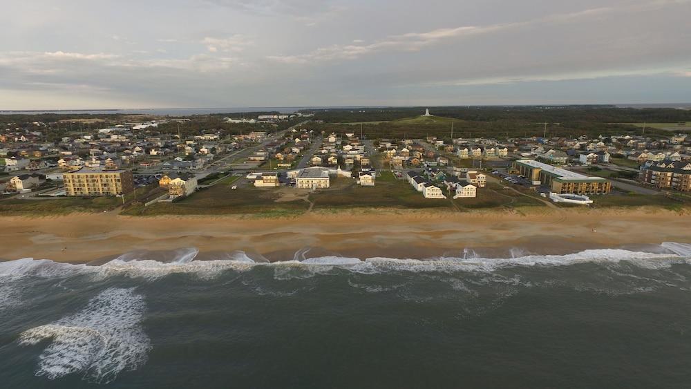 Days Inn by Wyndham Kill Devil Hills Oceanfront - Wilbur Aerial View