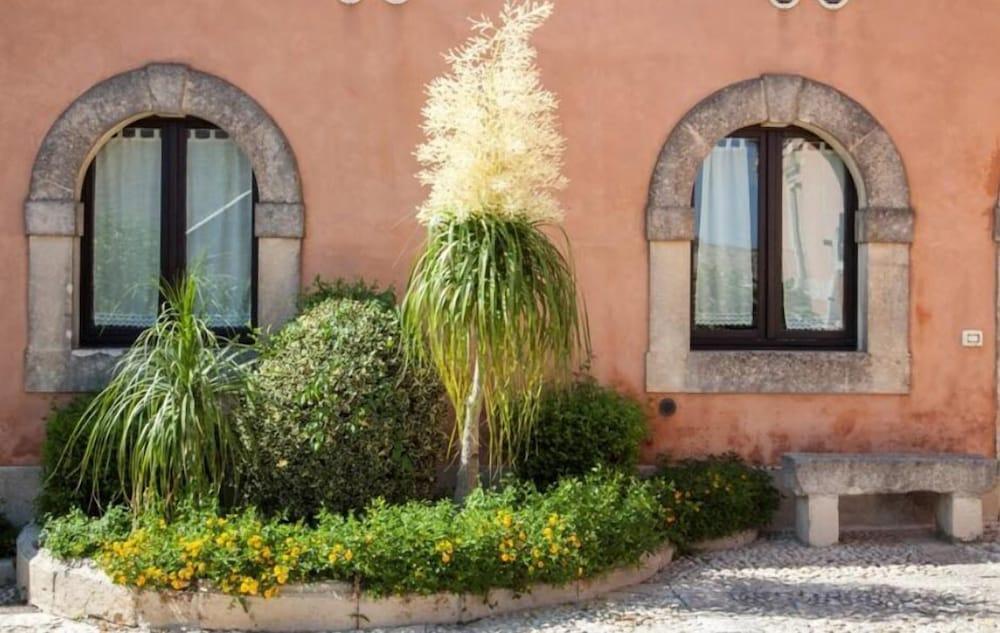 Feudo Bauly Exterior