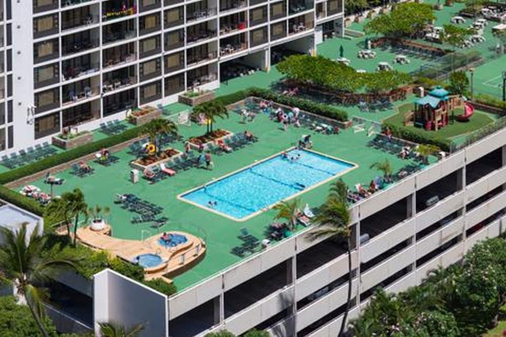 Waikiki Banyan - Pool Deck Level Tower 1 Suite 610 Outdoor Pool