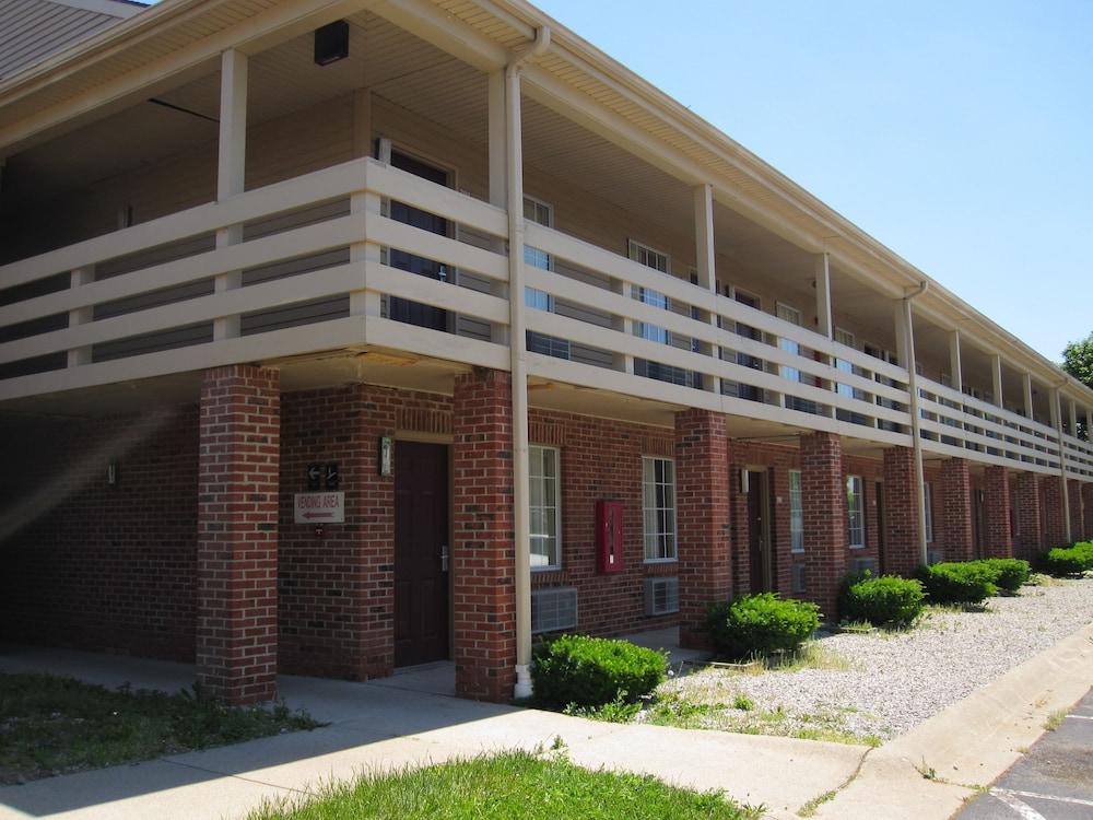 بادجيت إن توليدو مومي تفاصيل الفندق من الخارج