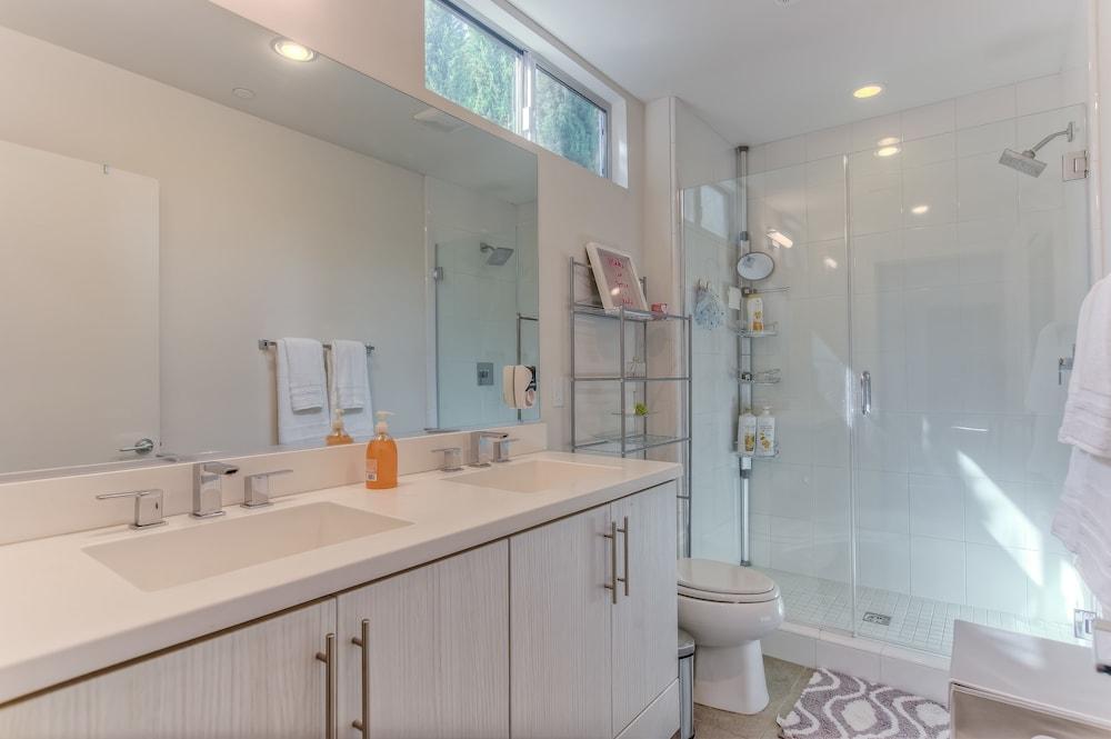 أبل وود - سيلفر ليك 2 بد رومز هوليوود حمام