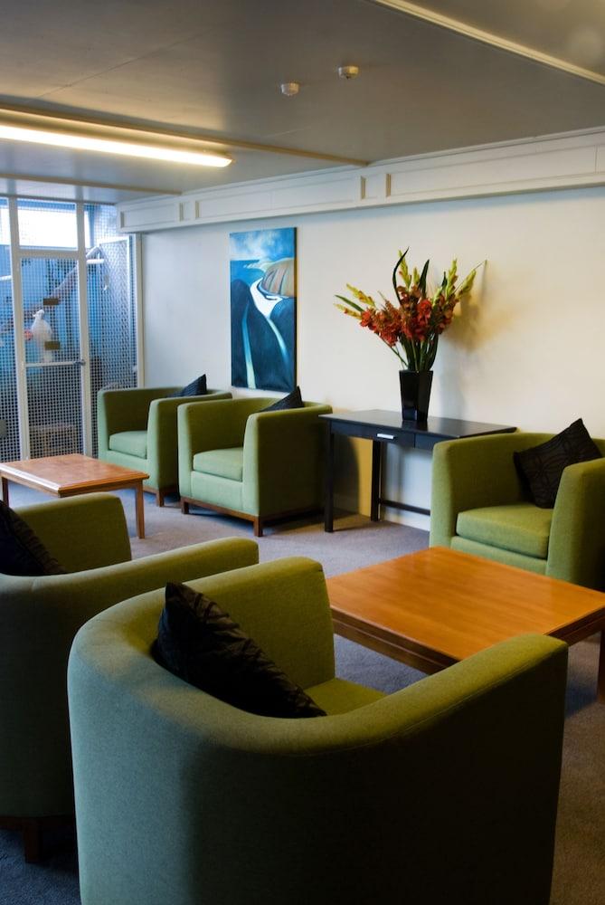 كواليتي إن أنجوس