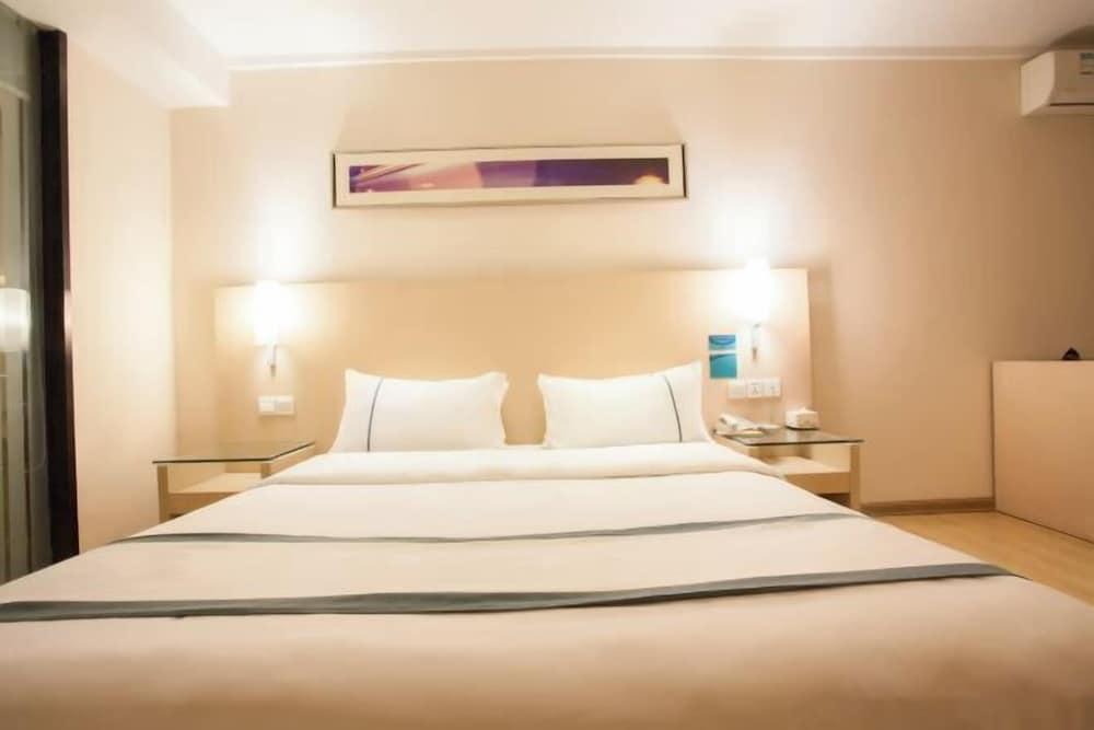 Convenient City Hotel The Zoo Station Branch