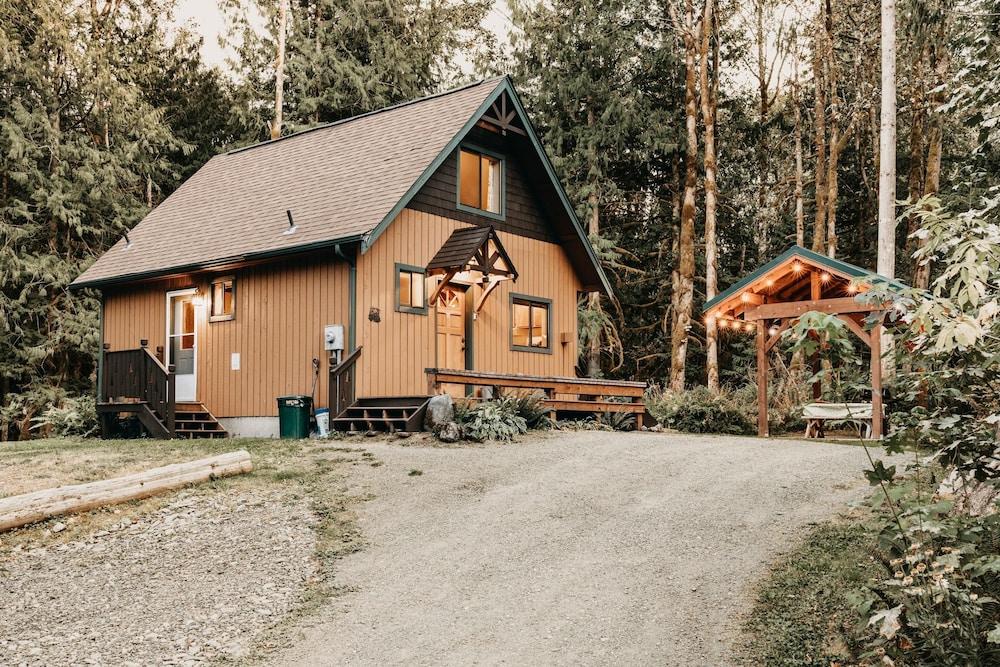 67MF- Hot Tub - Pets Ok - BBQ - Sleeps 5
