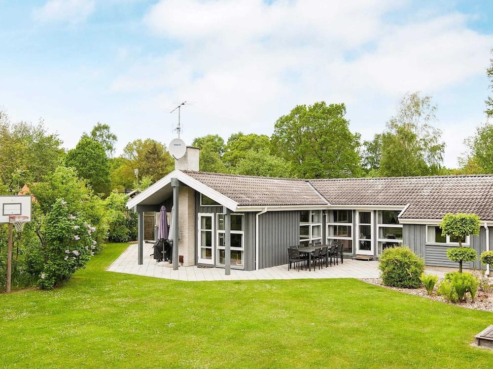 10 Person Holiday Home in Glesborg