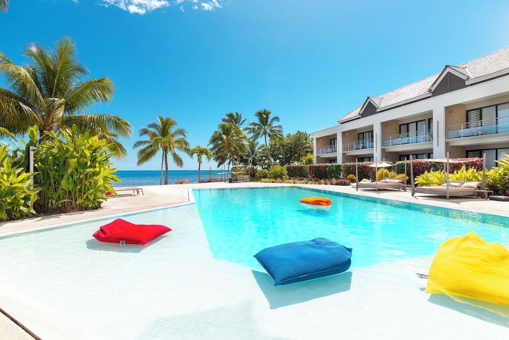 Cook's Bay Hotel and Suites