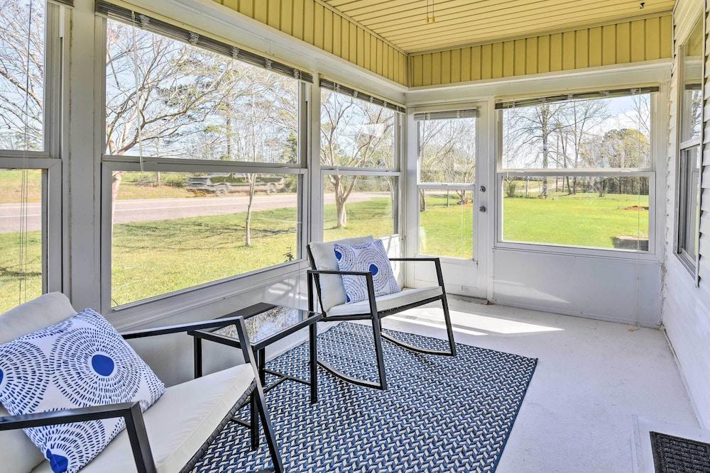 Peaceful Southern Countryside Escape w/ Porch
