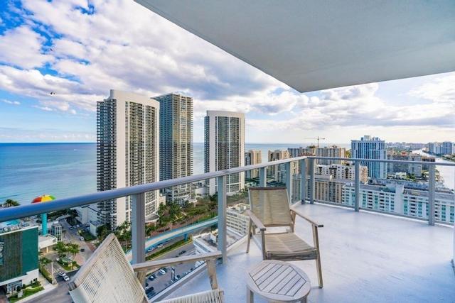 Hyde Beach House Luxury Condo-resort 2 Bedroom Condo by Redawning