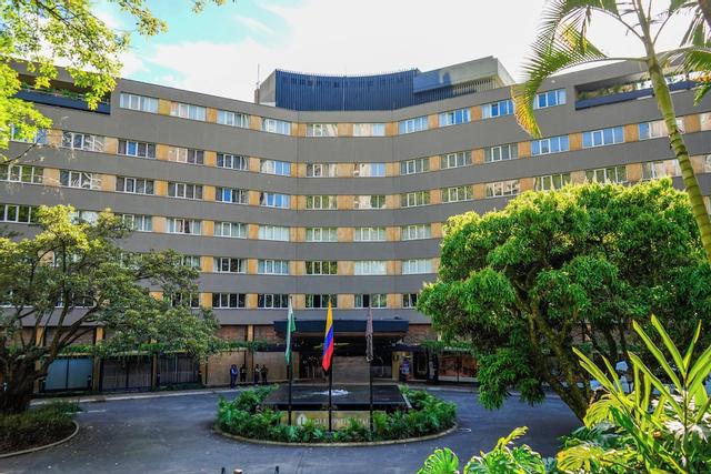 إنتركونتاين اتال ميديلين - موفيتش  باي آيتش جي