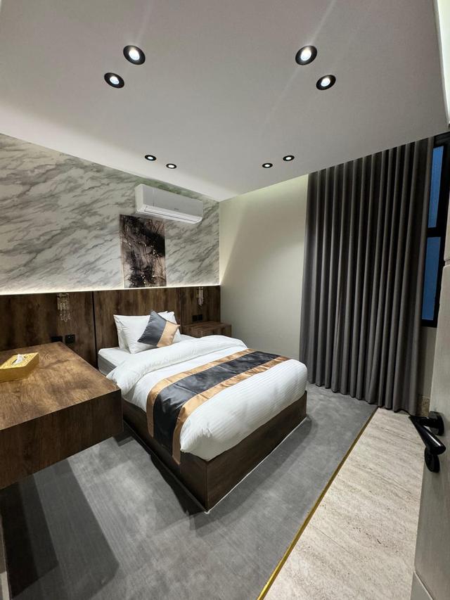 Elegant Apartment Comfortable and Simple Furniture | 5553
