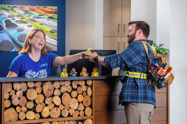 أكسنت إنز كيلونا