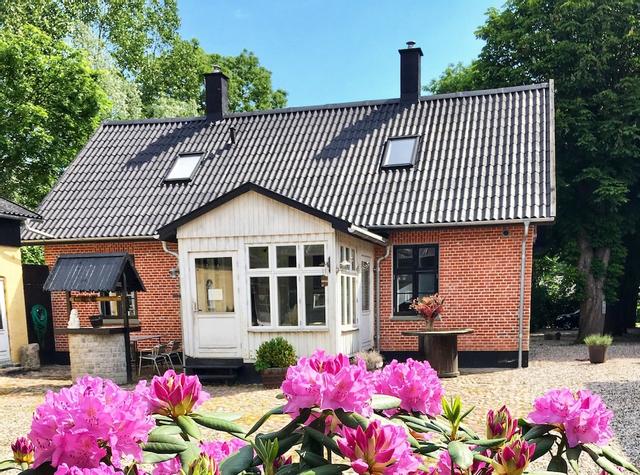 هيرستدلي  جيست هاوس