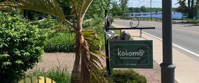 Kokomo Inn - Tropical Riverfront B&B
