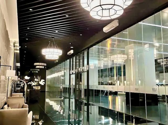 لوش آوت إن ستايل آت أيريزيدنسيز نربر 8