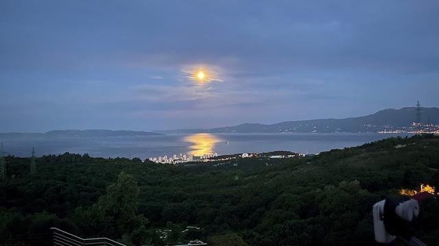 Terra Magica Deluxe Apartment OR Room with Private Parking, Terrace and Sea View