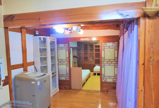 جيست هاوس إيميل