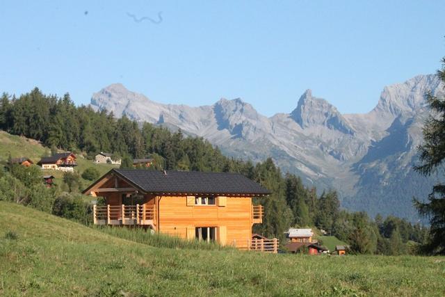 Chalet in La Tzoumaz Near Ski Lift