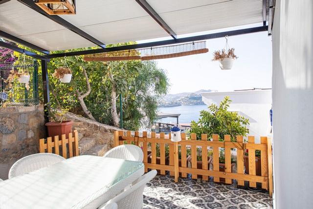 Chic House With Shared Pool Near Sea in Yalikavak