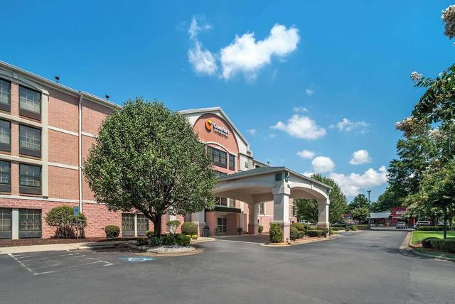 كومفرت إن آند سويتس ليك نورمان