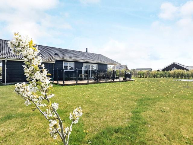 8 Person Holiday Home in Frorup