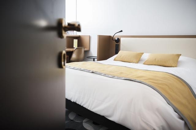 ذا أوريجينالز بوتيك، ٔوتل أوبيرج دو فورجرون، ليل سود