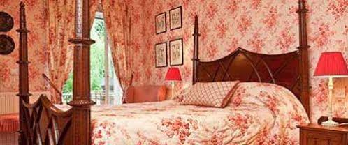 Ravenwood Hall Hotel