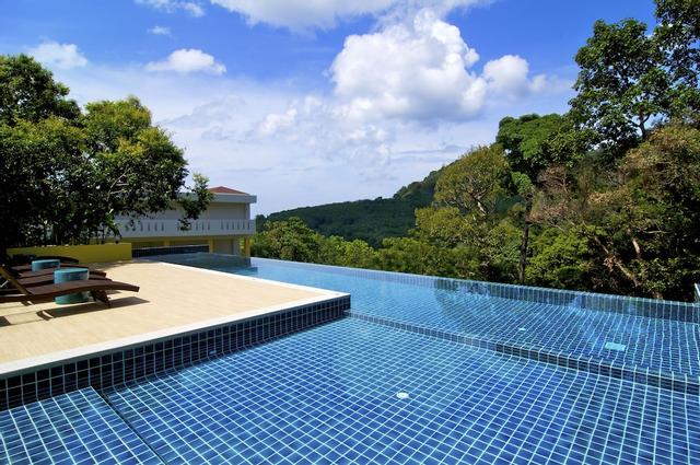 Grand Bleu Ocean View Pool Suite