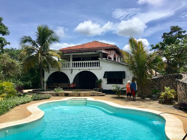 Tradewinds Lodge