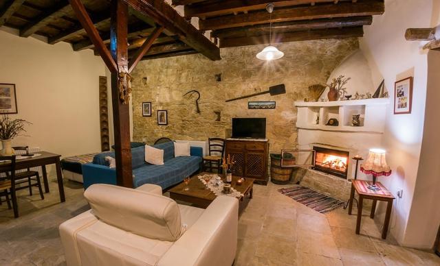 Vouni Lodge