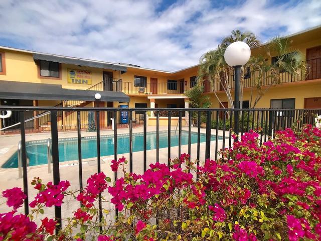 Sunny Palms Inn