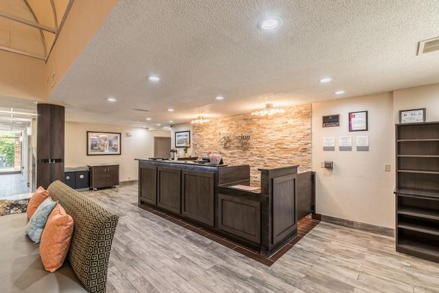 ليك نورمان إن آند سويتس