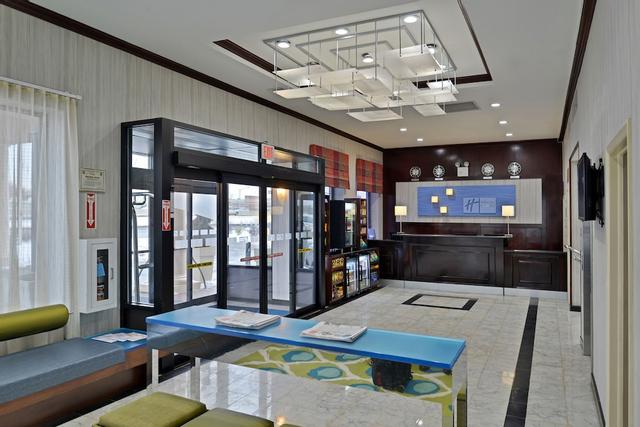 Holiday Inn Express Kennedy Airport, an IHG Hotel