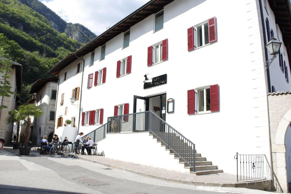 هوتل ريستورانتي - بيتسيريا أل سيرفو