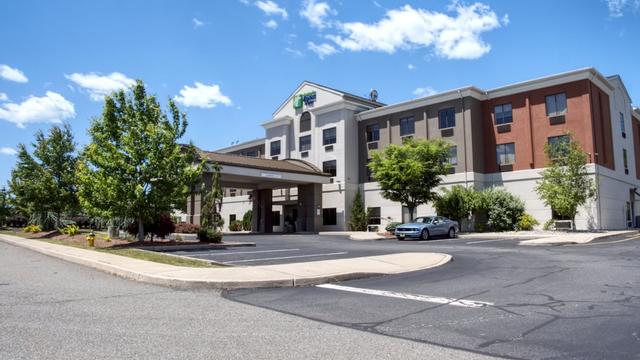 Holiday Inn Express and Suites Newton by IHG