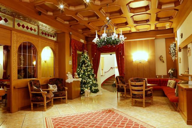 Hotel Belvedere & Paradise Club Center
