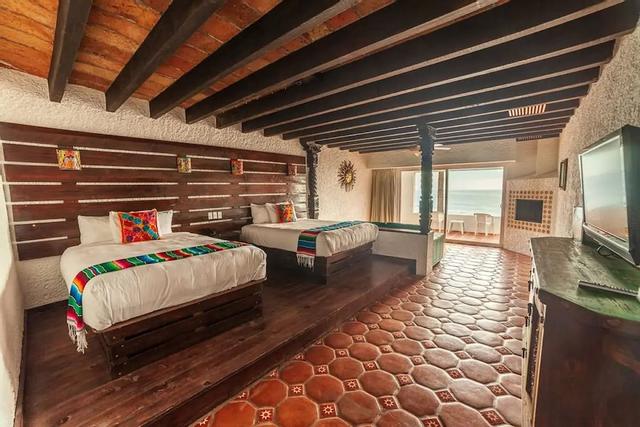 Las Rocas Resort And Spa