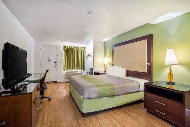 Econo Lodge Airport near Billy Graham Parkway