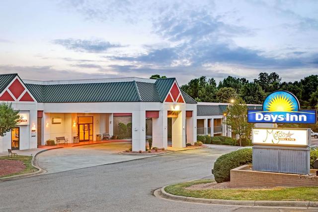 دايز إن باي ويندام كورنيليوس ليك نورمان