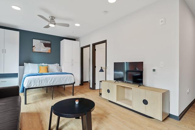 كوزي سويتس ماس د ي باركينج لاونج روف ديك 9