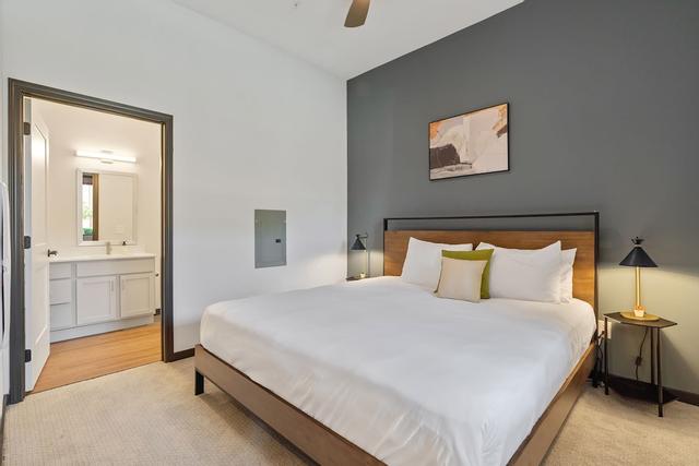 كوزي سويتس ماس د ي باركينج لاونج روف ديك 27