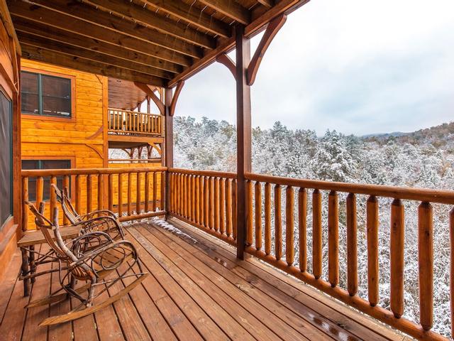 Majestic Manor Cabin