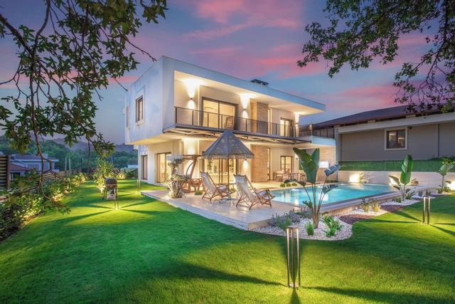 Forest Haven: Villa With Pool