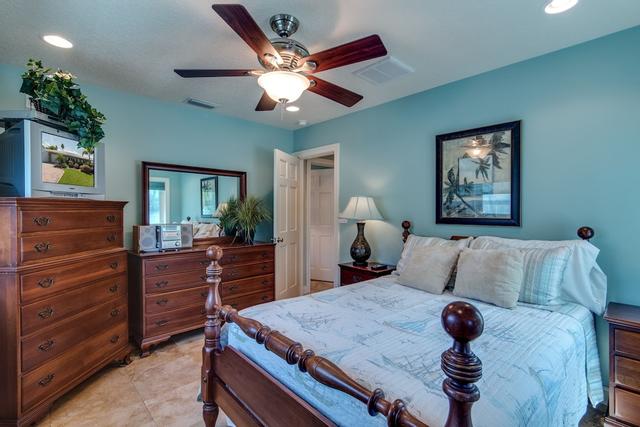 Beach Pleasures 2 Bedroom Home by RedAwning